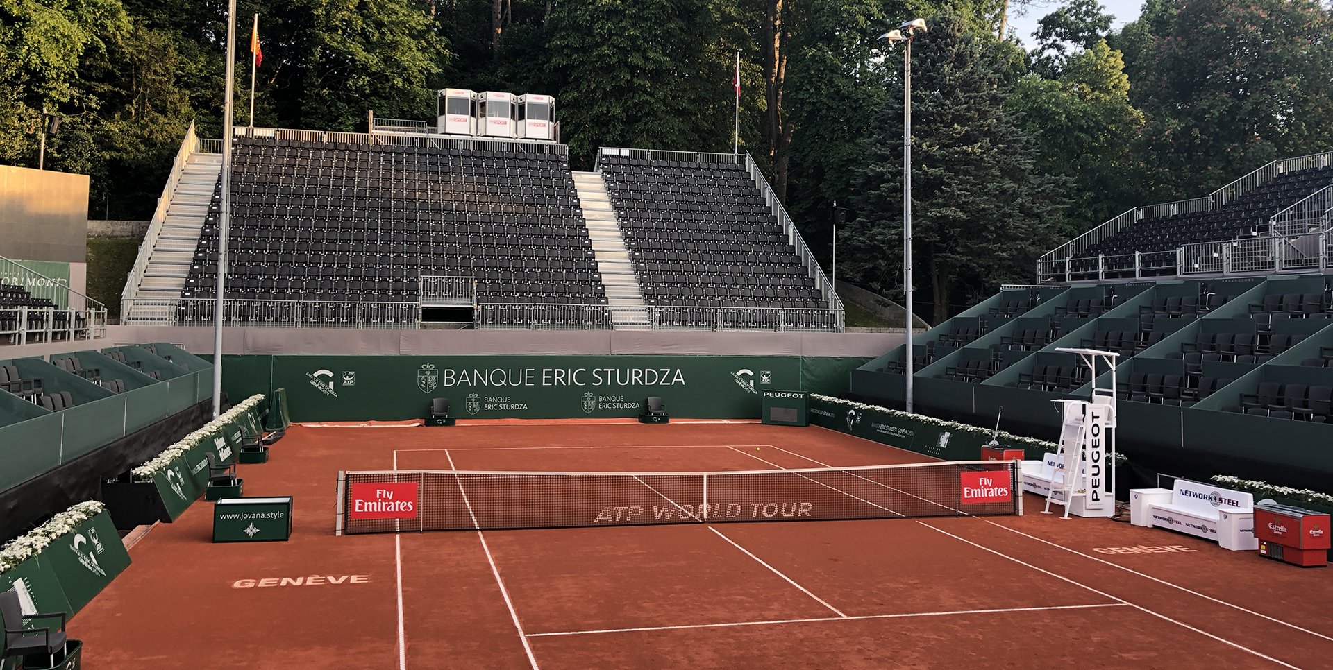 Banque Eric Sturdza, pista de tenis